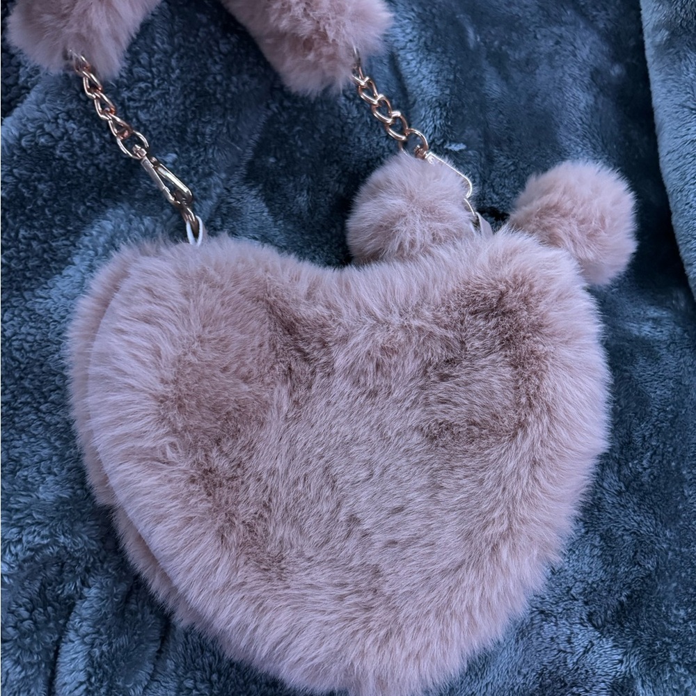 Chic Furry Heart Crossbody Bag